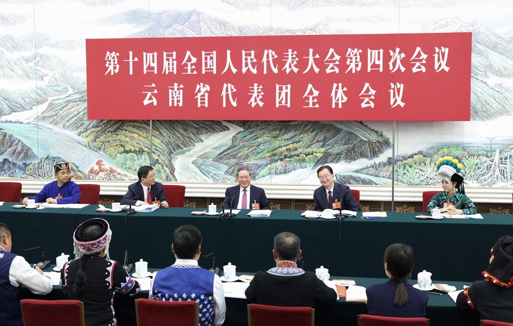 الصين : قادة صينيون يحضرون مناقشات الدورة التشريعية السنوية