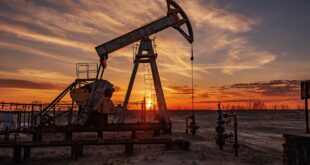 النفط يتجه لأكبر مكسب أسبوعي منذ عام 2022