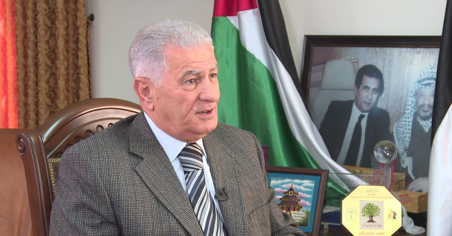 عباس زكي يتلقى رسالة من عبد الكريم بن مبارك الأمين العام لحزب جبهة التحرير الوطني الجزائري