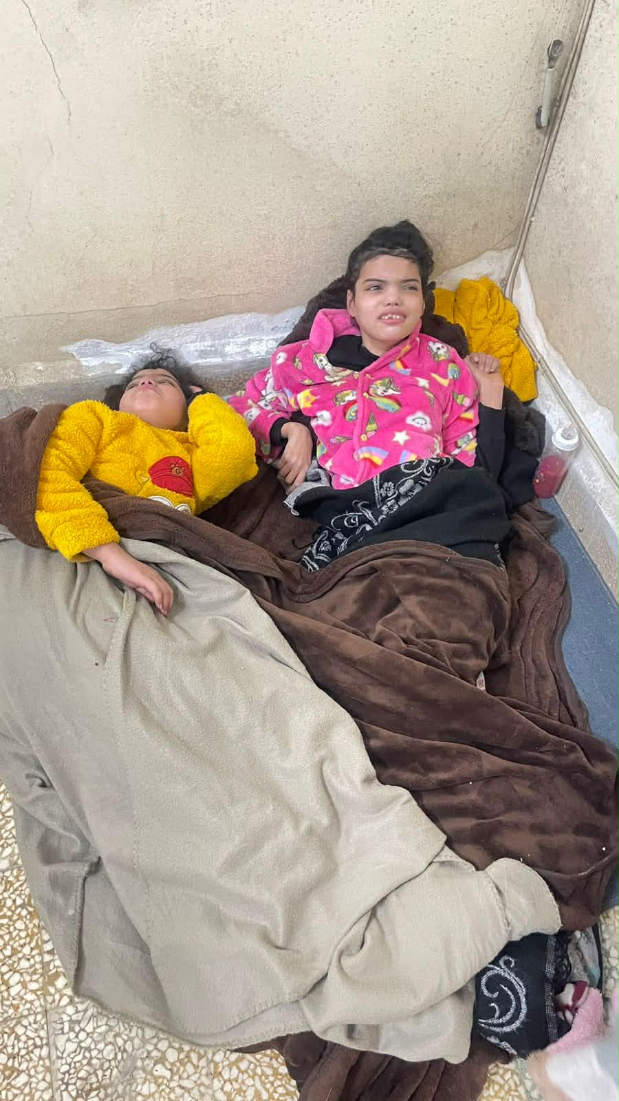 حين تروي “جدران مراكز الإيواء الباردة” قصص "النزوح البائسة"!