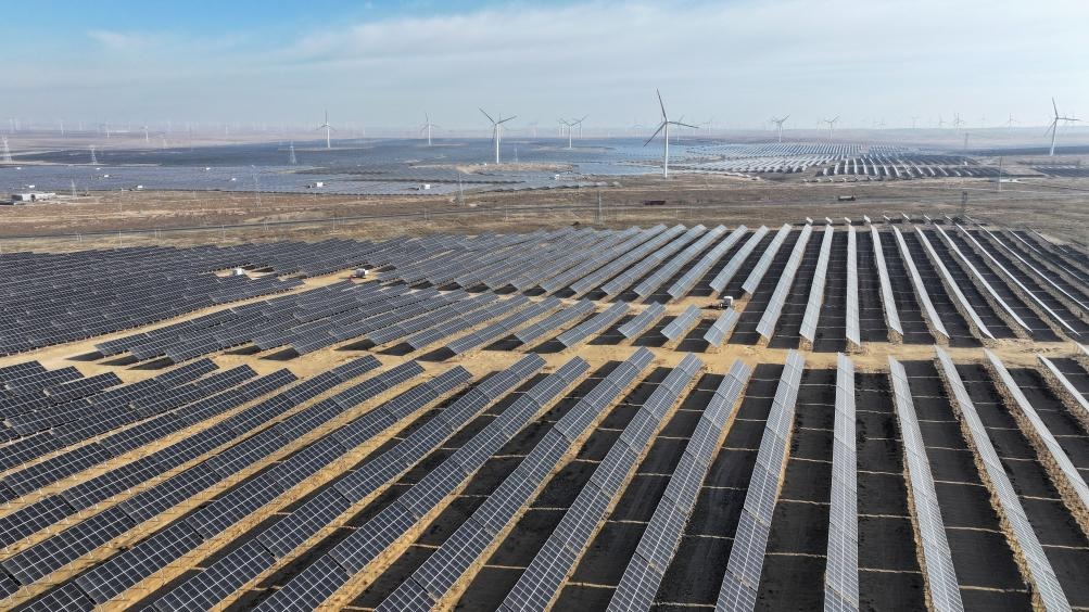 منطقة نينغشيا تفتتح مشروعا للطاقة الكهروضوئية على مناطق هبوط التربة جراء تعدين الفحم