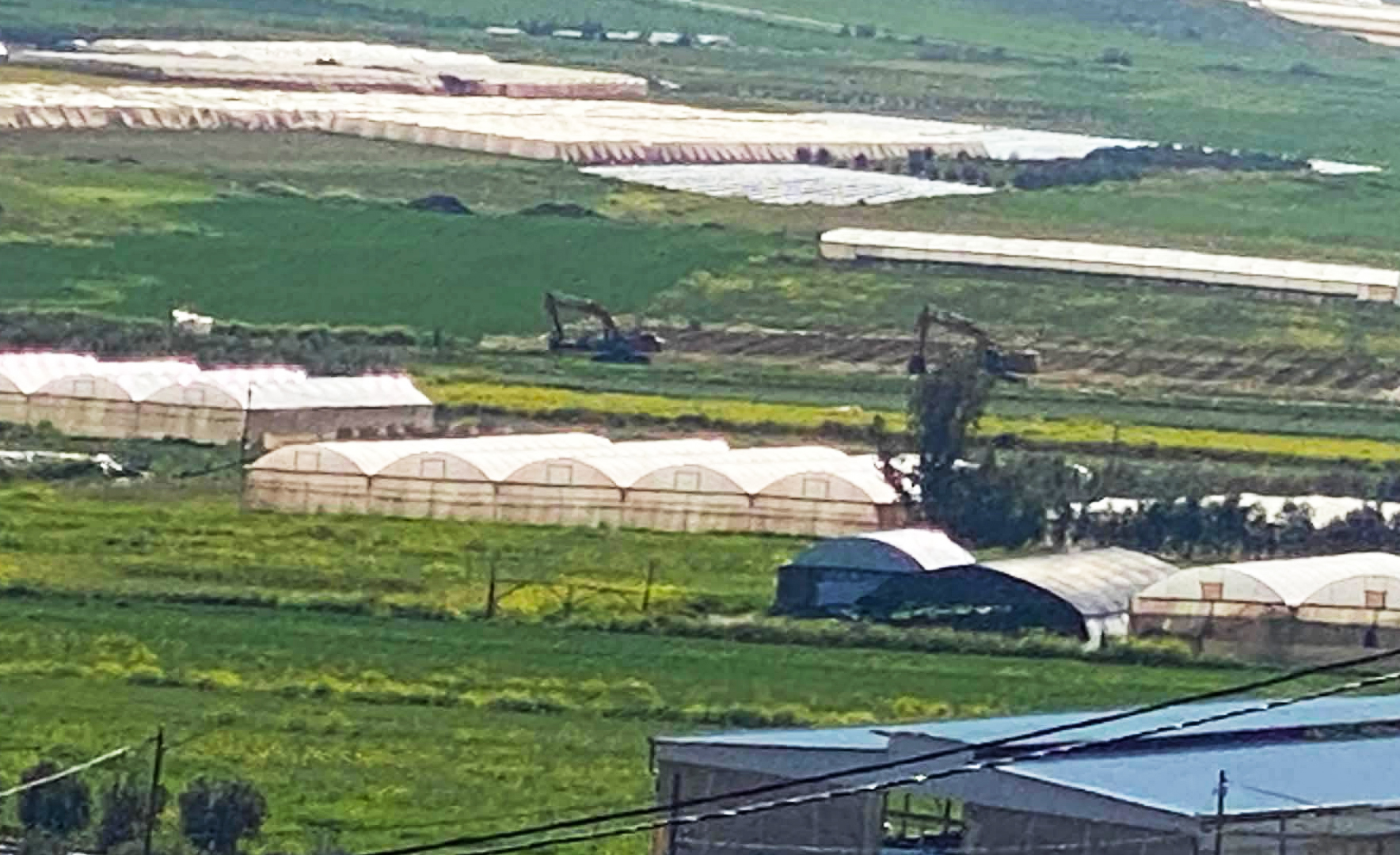 الاحتلال يواصل شق طريق استيطاني بطول 22 كم شرق طمون جنوب طوباس