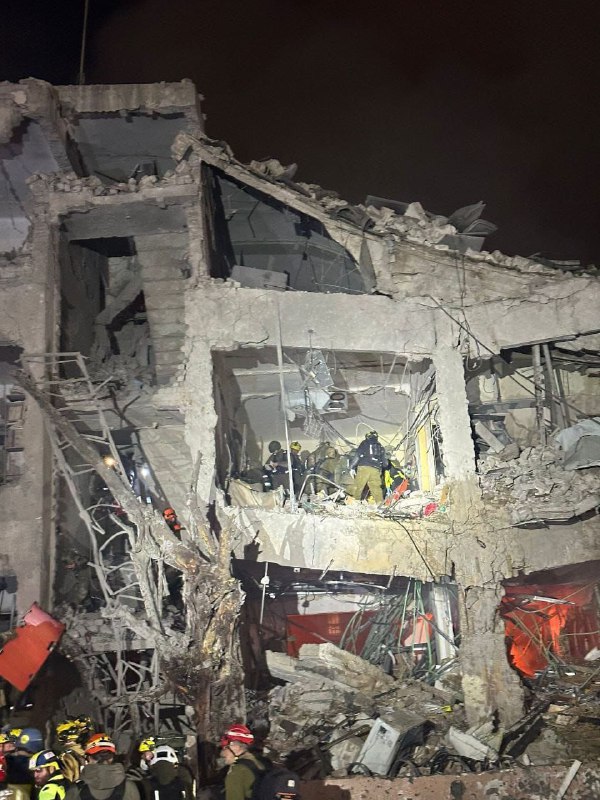 إصابة 21 إسرائيليًا في قصف صاروخي إيراني على تل أبيب