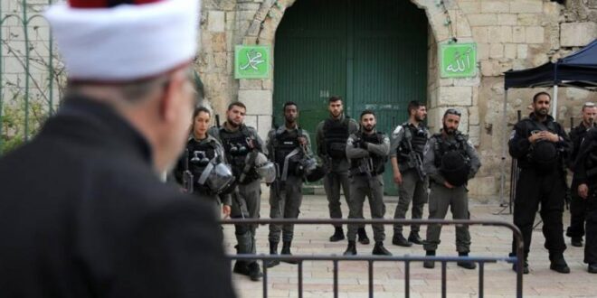 الاحتلال يغلق أبواب "الأقصى" لليوم الثالث بالتزامن مع فرض إغلاق على الضفة