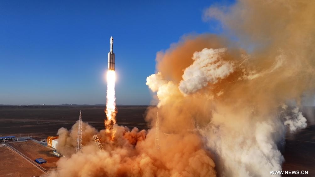 الصين تطلق الصاروخ الحامل "ليجيان-2 واي 1"