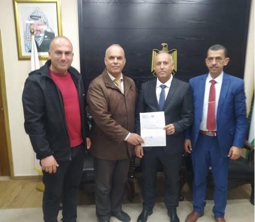 مدير التربية والتعليم في جنين يكرم المحافظ كمال أبو الرب