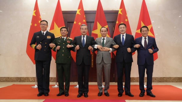 الأمين العام للجنة المركزية للحزب الشيوعي الفيتنامي يلتقي مسؤولين صينيين بارزين