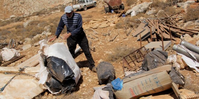 ثلاث عائلات ترحل قسرا من عاطوف جنوب شرق طوباس