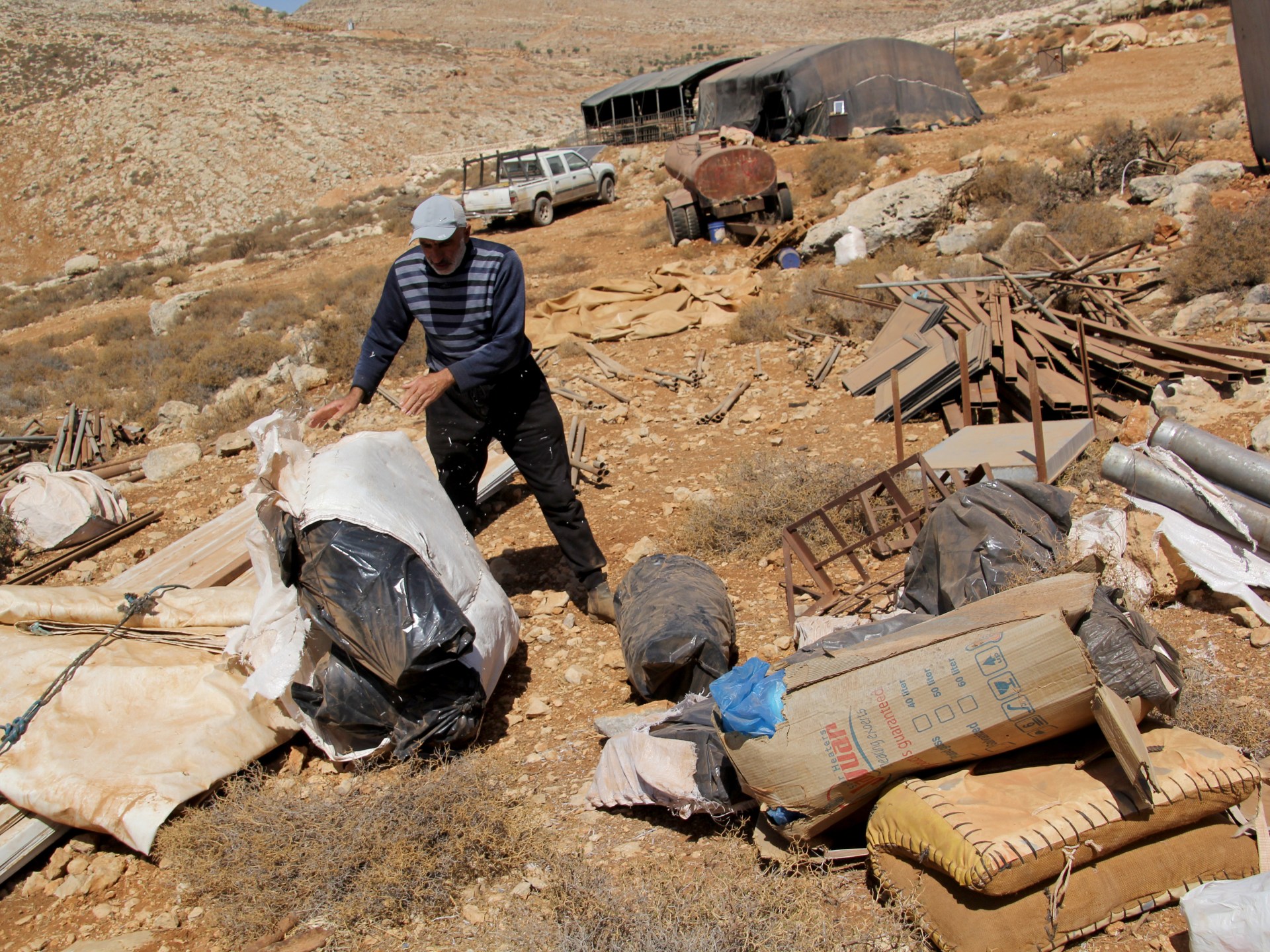 ثلاث عائلات ترحل قسرا من عاطوف جنوب شرق طوباس