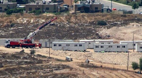مستوطنون يشرعون بإقامة بؤرة استيطانية جديدة في بيت إكسا شمال غرب القدس