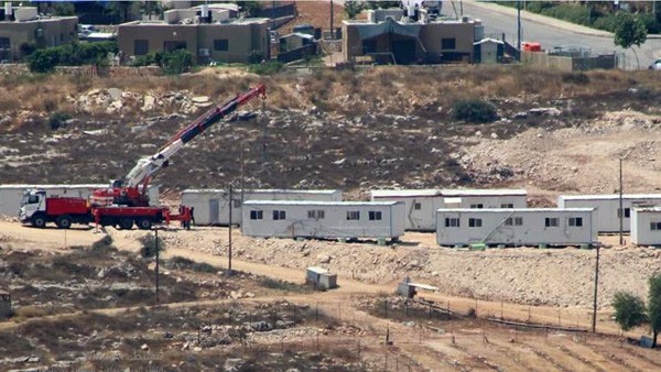 مستوطنون يشرعون بإقامة بؤرة استيطانية جديدة في بيت إكسا شمال غرب القدس