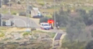 مستوطن يدعس طفلة ويصيبها بجروح في مسافر يطا جنوب الخليل