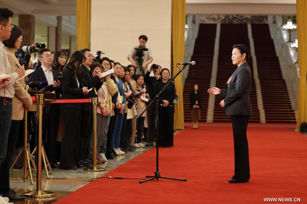 وزيرة العدل الصينية : الصين تعتزم تسريع دراسة التشريعات حول الذكاء الاصطناعي واقتصاد الارتفاعات المنخفضة