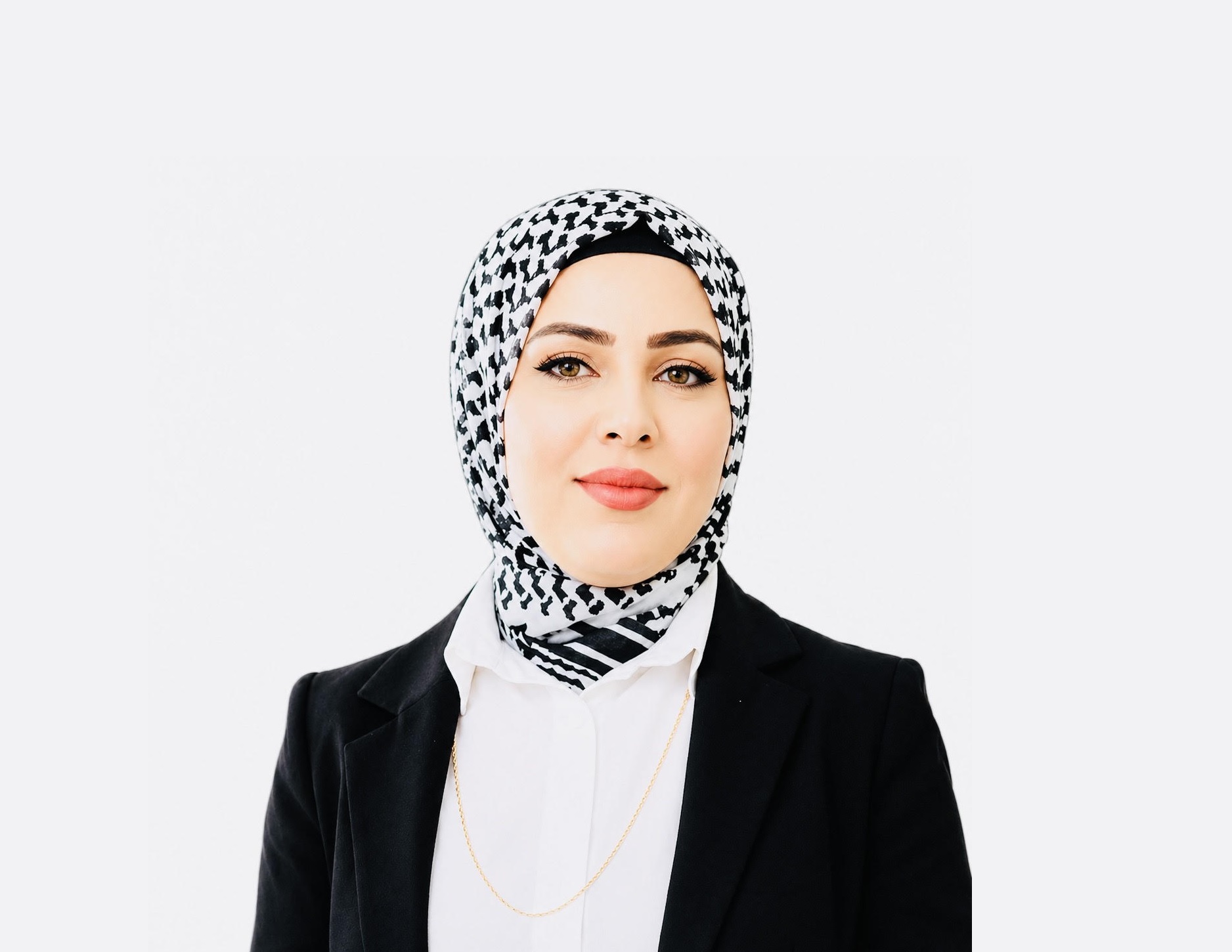 لا أريدُ الكونَ إنْ غابتْ قِيَم 