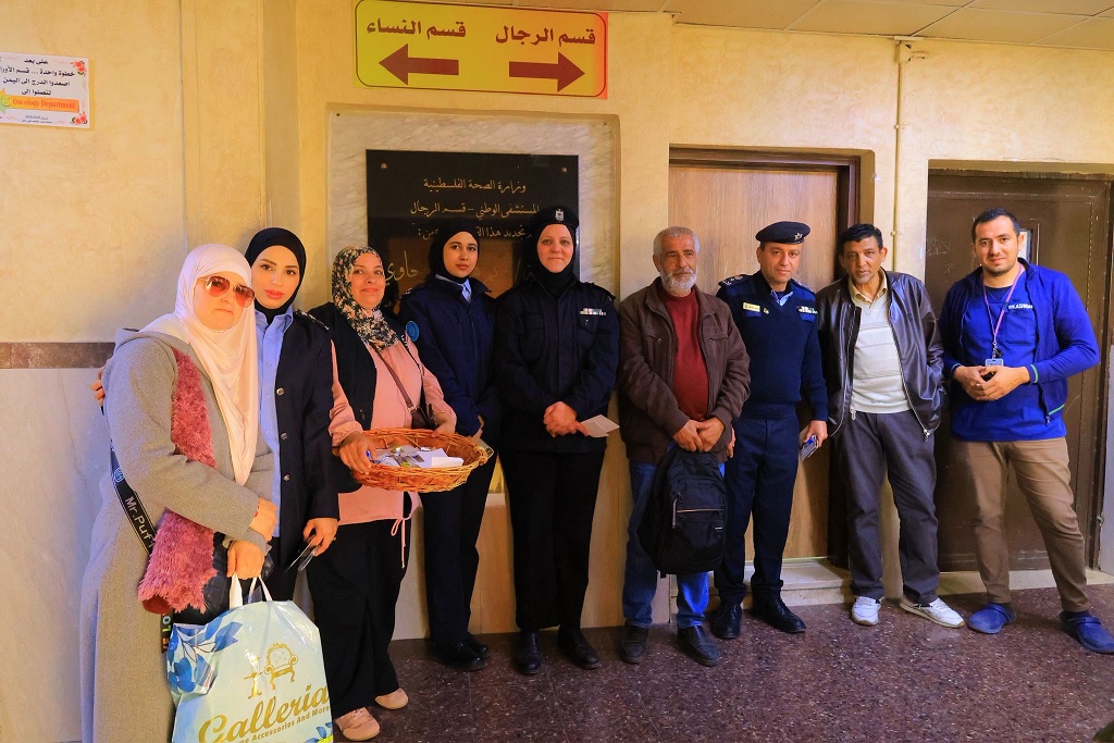 الشرطة المجتمعية تزور المرضى في المستشفى الوطني بنابلس