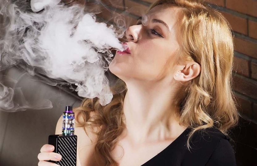 في عمر 22 فقط.. السجائر الإلكترونية تقود شابة إلى سرطان الرئة