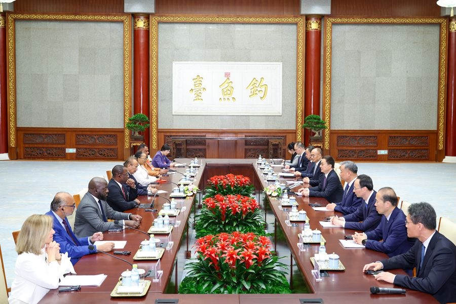 نائب الرئيس: الصين مستعدة لتعزيز مجتمع عالمي للتنمية التشاركية مع جميع الأطراف