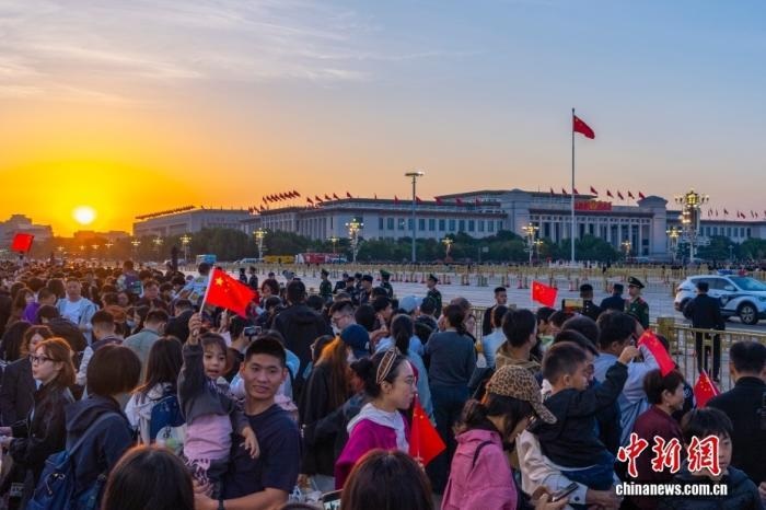 الصين تستعد لتدفق هائل للسفر عبر الحدود خلال عطلة عيد تشينغمينغ