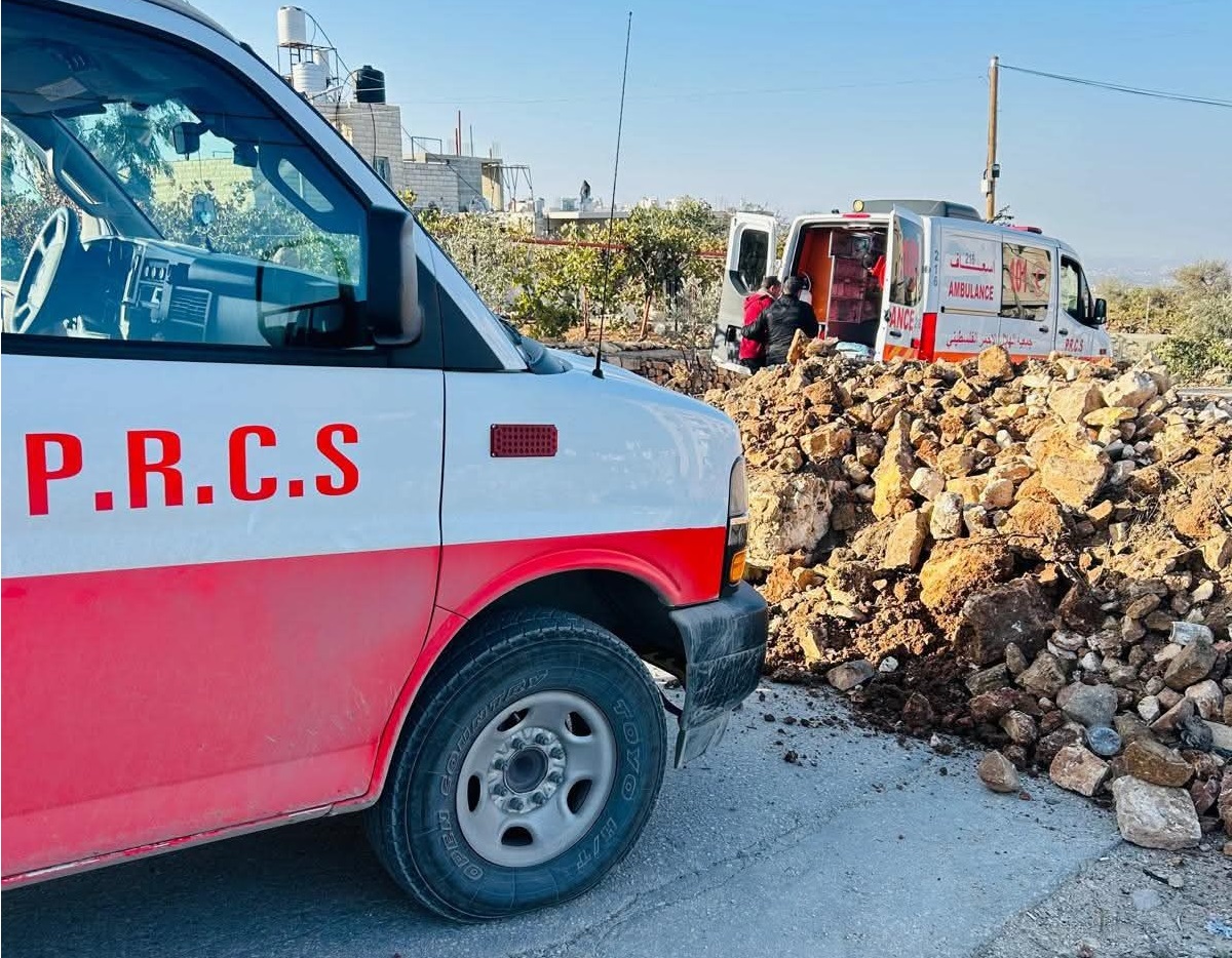 قوات الاحتلال تفرض حصاراً شاملاً على بلدة بيت أمر شمال الخليل