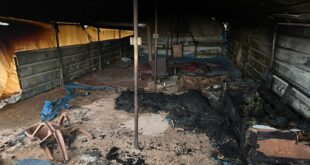 مستوطنون يحرقون خيمة قرب مخماس شمال القدس