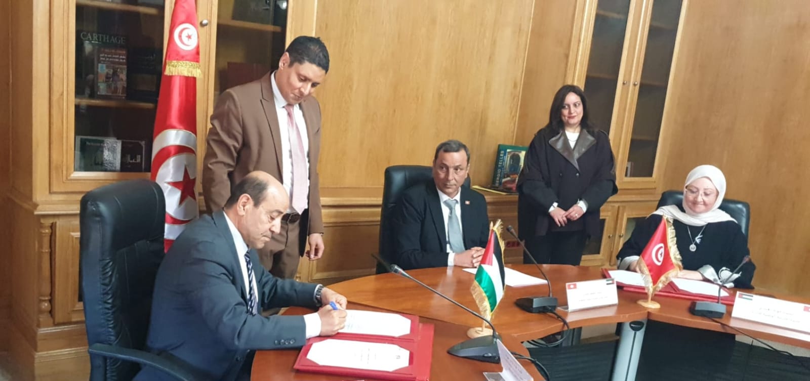 توقيع مذكرة تفاهم بين المدرسة الوطنية للإدارة ونظيرتها التونسية لتعزيز التعاون المشترك