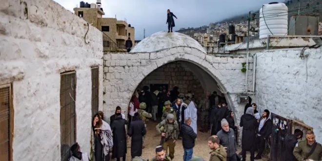 مستوطنون يقتحمون مقام "النبي غيث" في دير عمار شمال غرب رام الله