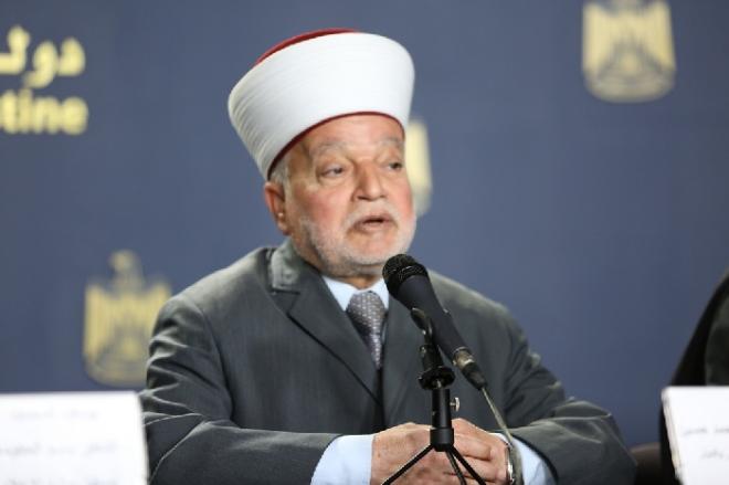 المفتي العام يحذر من تداول نسخة من القرآن الكريم