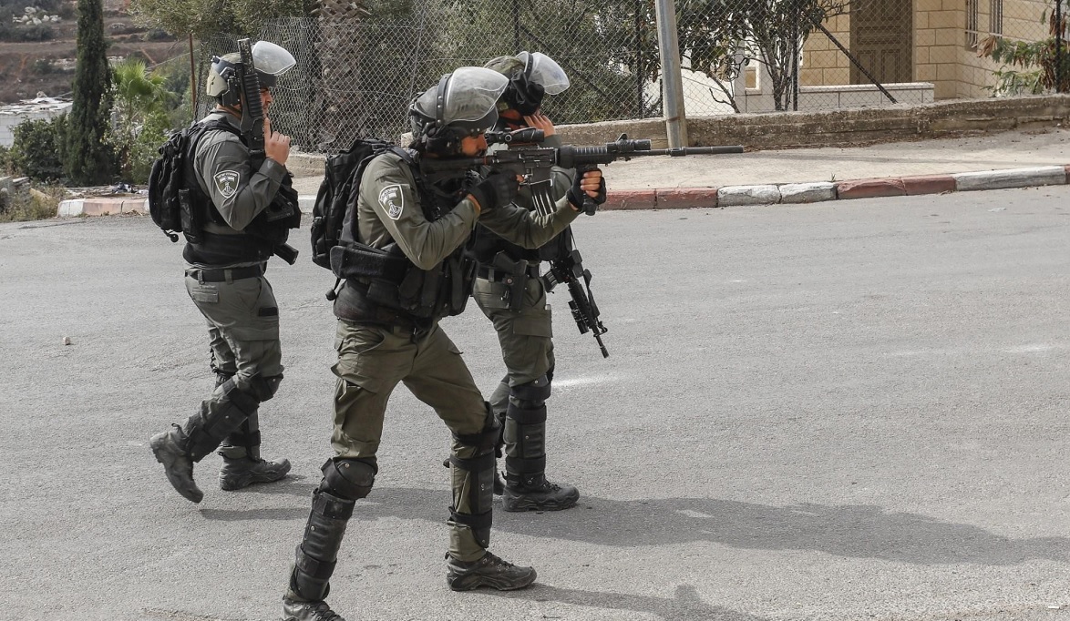 إصابة خطرة لمواطن برصاص الاحتلال في بيت دقو شمال غرب القدس