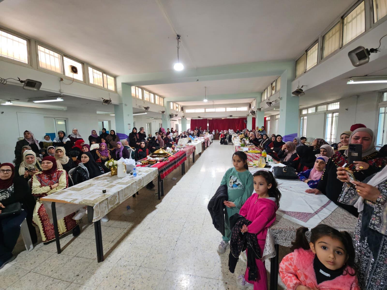 "شؤون اللاجئين بالمنظمة" والشعبية لمخيم قلنديا تختتم مبادرة "يوم قلنديا للتراث والمذاق الفلسطيني"