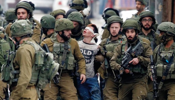 الاحتلال يعتقل 3 أطفال من بيت أمر شمال الخليل