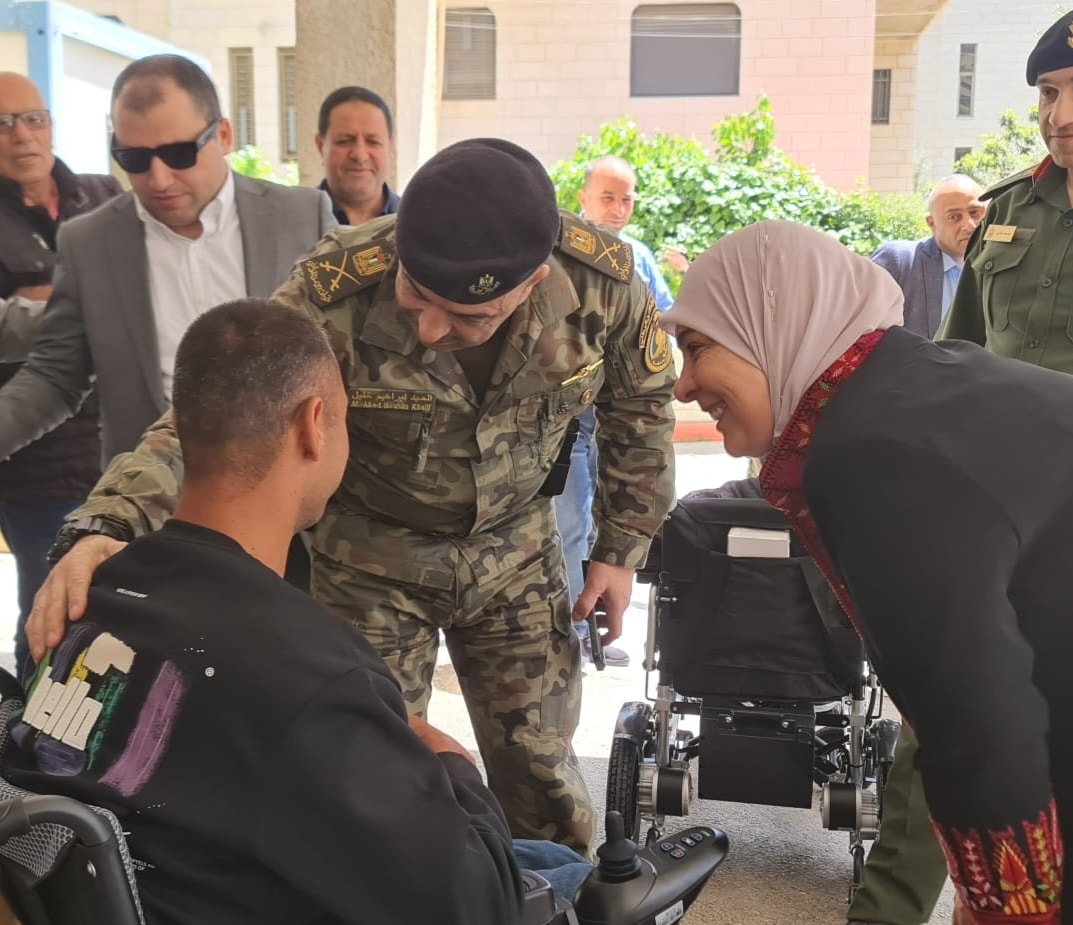 د. ليلى غنام تسلّم عشرات الكراسي الكهربائية لذوي الهمم بدعم “أيبك” وتشدّد على استمرار مساندتهم