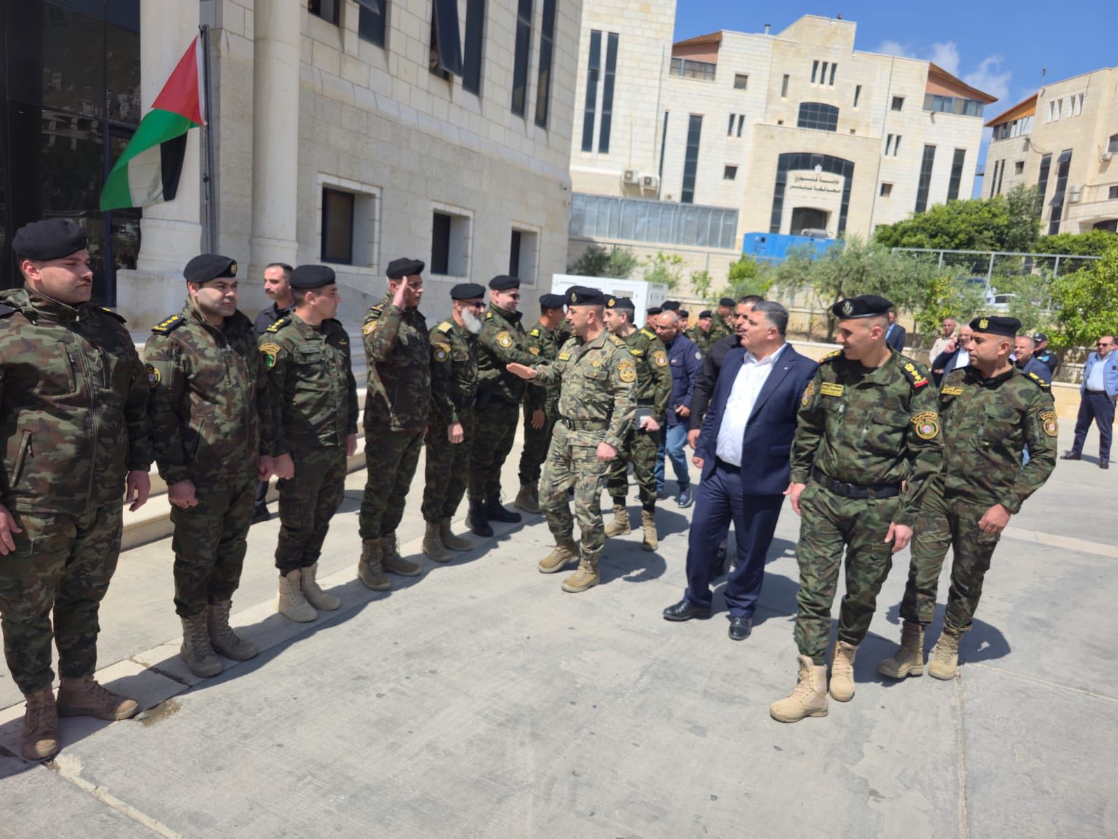 محافظ نابلس غسان دغلس يستقبل قائد قوات الأمن الوطني اللواء العبد إبراهيم خليل