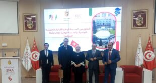 الوزير موسى أبو زيد يُلقي محاضرة أمام طلبة وخريجي المدرسة الوطنية للإدارة في تونس