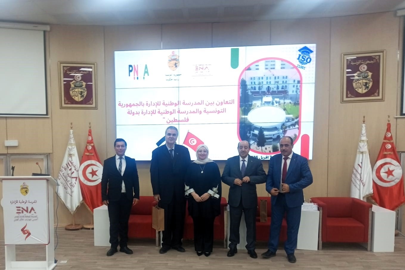 الوزير موسى أبو زيد يُلقي محاضرة أمام طلبة وخريجي المدرسة الوطنية للإدارة في تونس
