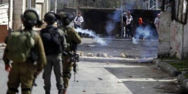 إصابة شاب واعتقال آخر خلال مواجهات مع الاحتلال في مخيم العروب شمال الخليل