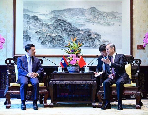 وزير الخارجية الصيني: العلاقات بين الصين ولاوس تتمتع بفرص مهمة في 2026