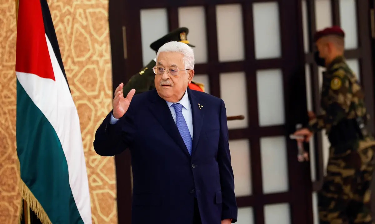 الرئيس محمود عباس يستقبل اللجنة التحضيرية للمؤتمر الثامن لحركة فتح