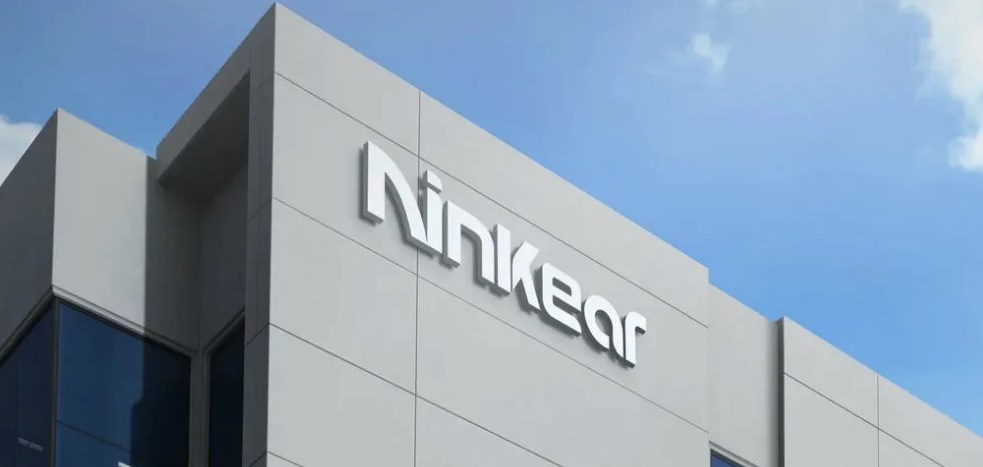  Ninkear تستعرض حاسبها المميز الجديد
