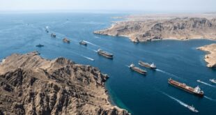 إيران تعلن فتح مضيق هرمز أمام السفن التجارية