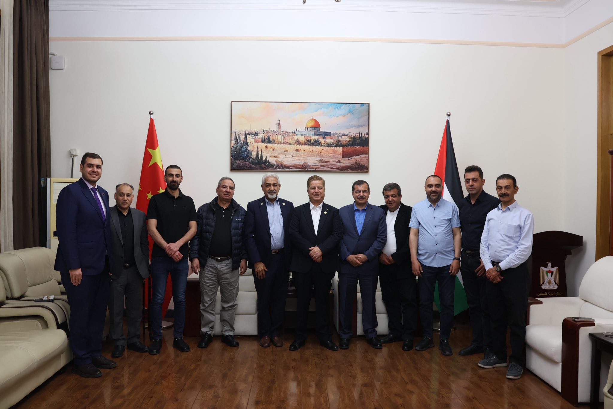 سفير فلسطين لدى الصين جواد عواد يستقبل وفود فلسطينية في بكين