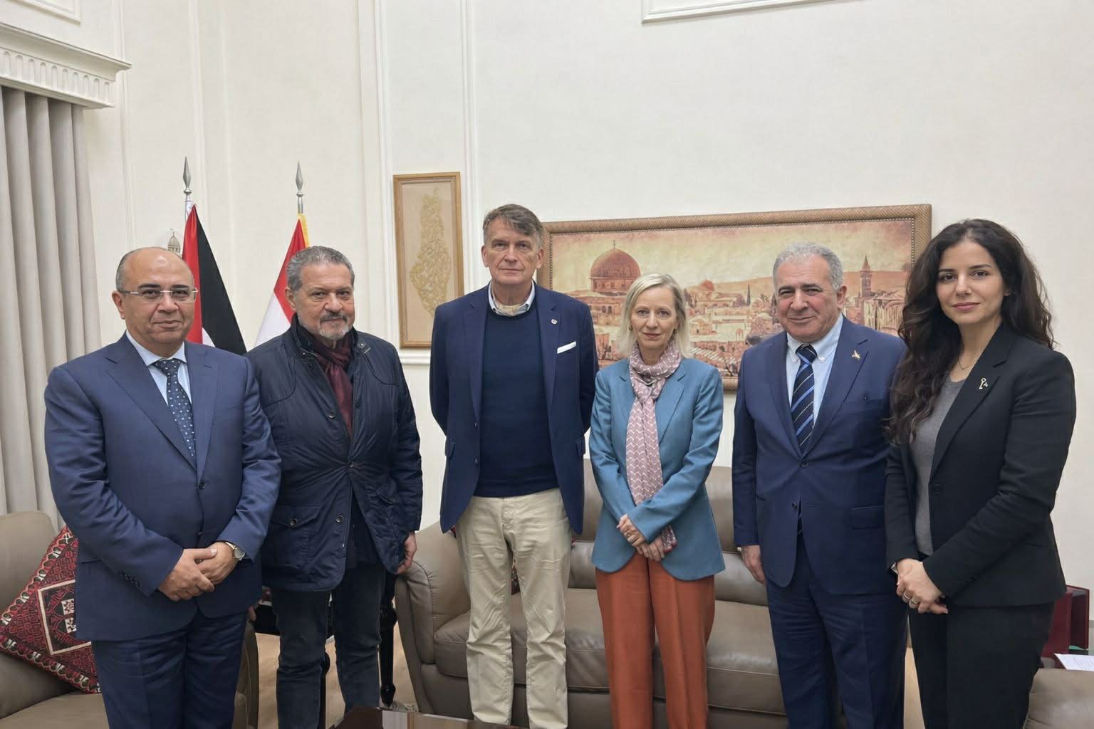 ممثل الرئيس الخاص وسفير دولة فلسطين لدى لبنان يستقبلان المفوض العام بالإنابة للأونروا ومديرة شؤونها في لبنان