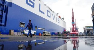 تسليم أكبر سفينة لنقل السيارات في العالم بجنوبي الصين