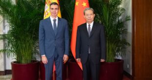 كبير المشرعين الصينيين يلتقي رئيس وزراء إسبانيا