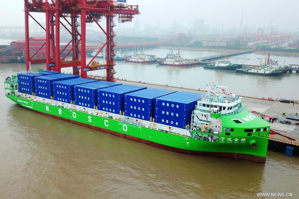 أكبر سفينة حاويات ذكية كهربائية بالكامل في العالم تدخل الخدمة في الصين