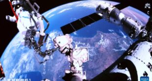 أفراد طاقم "شنتشو-21" يكملون الجولة الثالثة من الأنشطة خارج المركبة