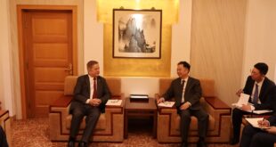 سفير فلسطين لدى الصين جواد عواد يبحث مع مسؤول في الخارجية الصينية آخر التطورات في فلسطين والتعاون الثنائي