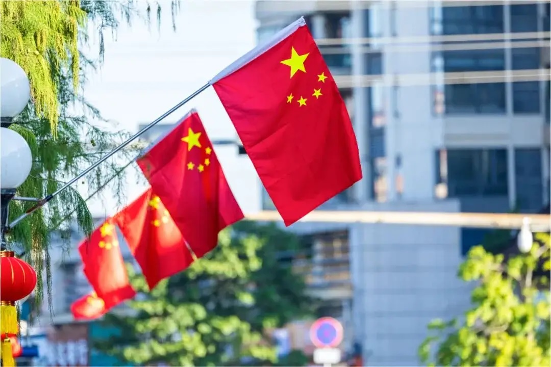 قطاع الخدمات في الصين يوظف نصف قوة العمل في البلاد