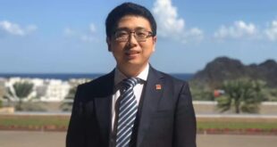 لي شين القائم بالأعمال بالنيابة لمكتب الصين