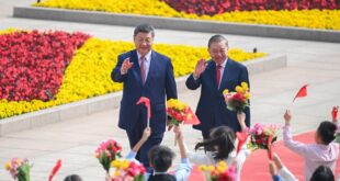 شي يقيم مراسم ترحيب للزعيم الأعلى لفيتنام