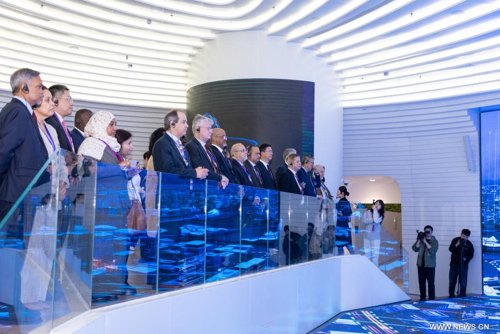 جولة لمبعوثين أجانب في مقاطعة خبي الصينية بحثا عن علاقات تجارية ورؤى حول الابتكار الحضري